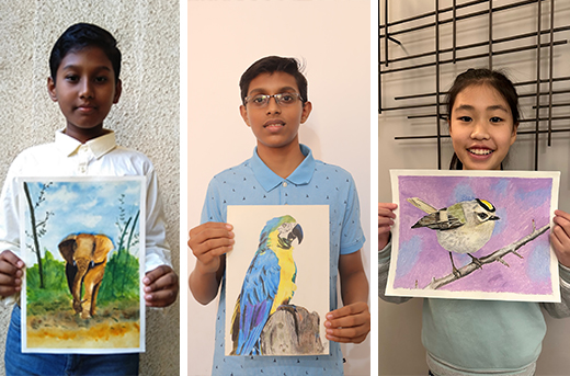 Drie finalisten van de kunstwedstrijd in 2023, van links naar rechts: (1) Aron Raj (10 jaar oud, India) (2) Suvith Sajeev (14 jaar oud, Oman), (3) Chloe Lee (10 jaar oud, Verenigde Staten)